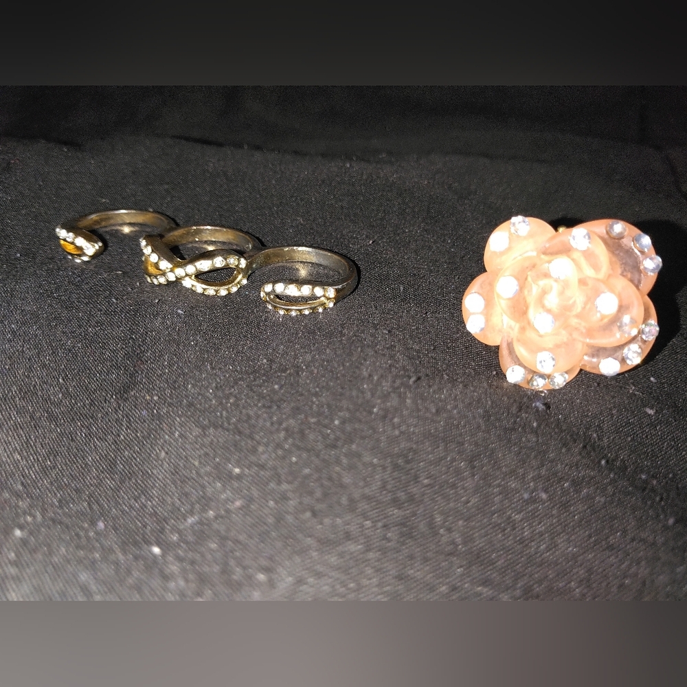 Elegant Gold and  Floral Ring